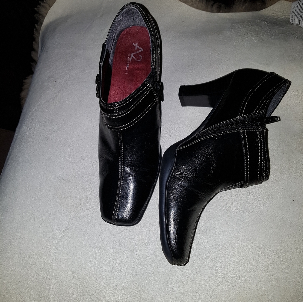 Shoes - Picture 2 of 3